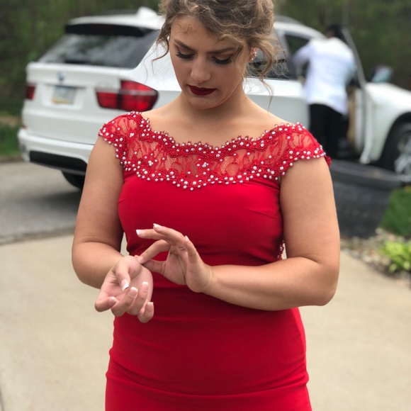 Red Homecoming/Prom Gown - Picture 3 of 4